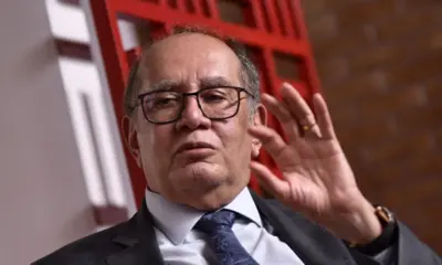 Decisão do STF suspende processos sobre "pejotização", gerando críticas de juristas por enfraquecer a Justiça do Trabalho e ameaçar direitos e a Previdência
