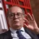 Decisão do STF suspende processos sobre "pejotização", gerando críticas de juristas por enfraquecer a Justiça do Trabalho e ameaçar direitos e a Previdência